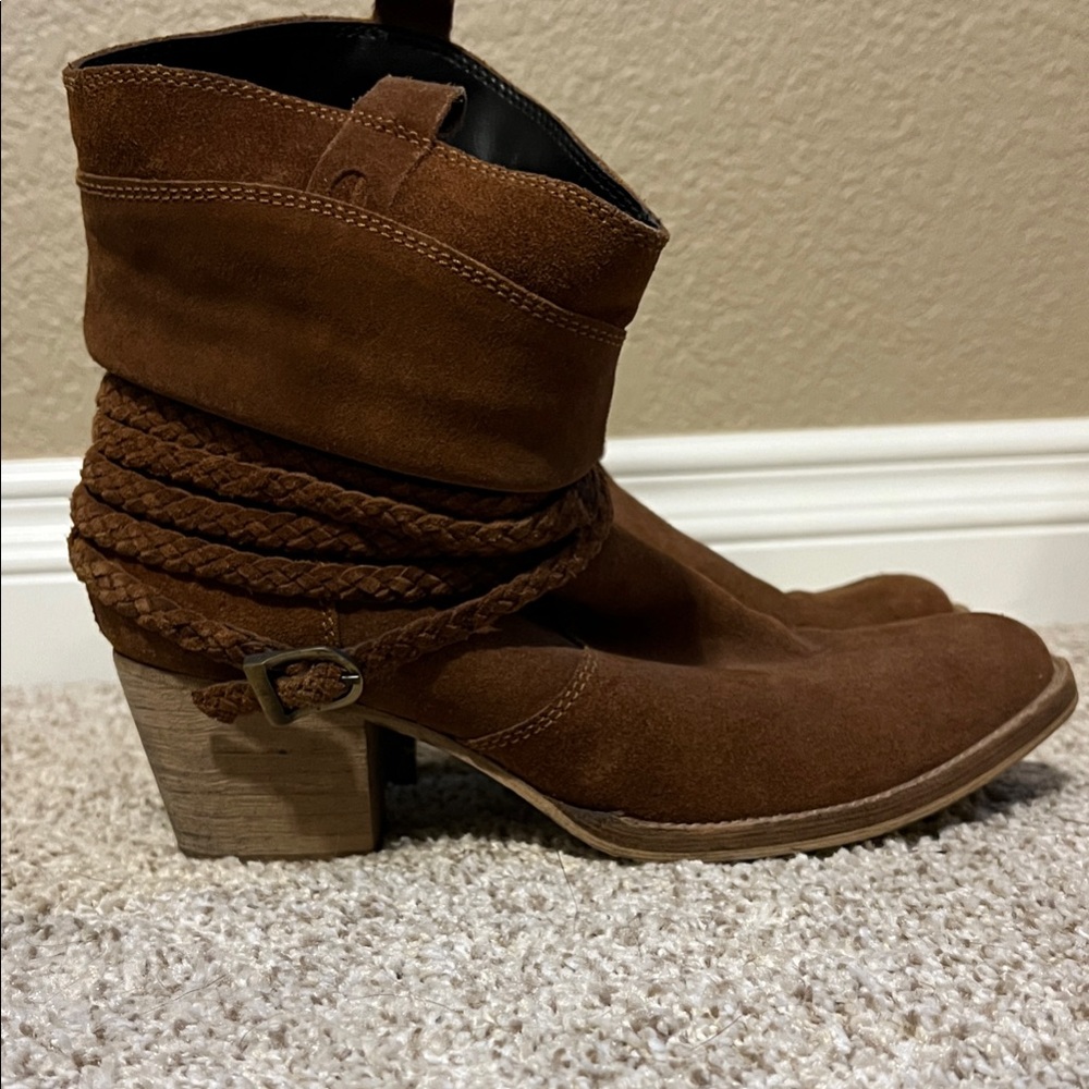 Dingo Leather Ankle Boots